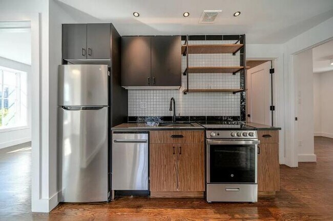 Building Photo - 3 bedroom in BROOKLYN NY 11249