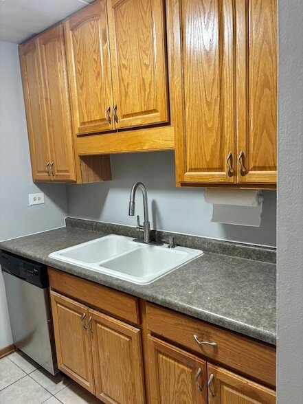 Foto del edificio - 18 E Old Willow Rd