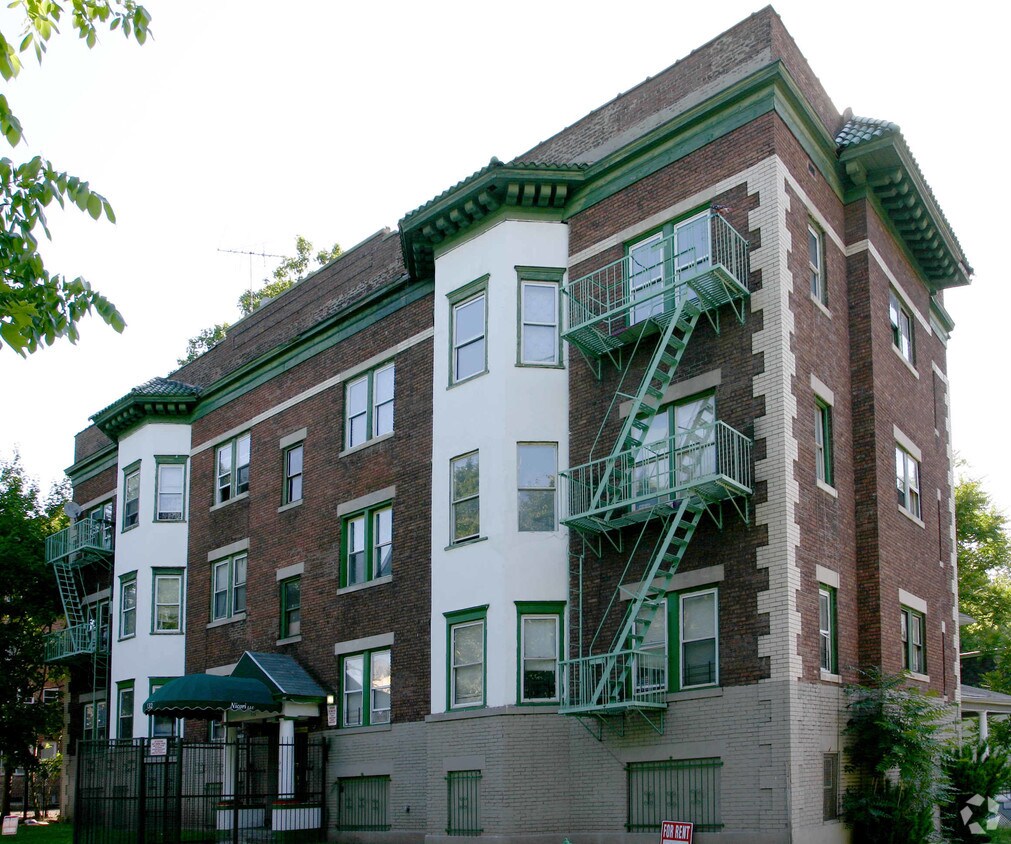 Primary Photo - 132-138 N Grove St