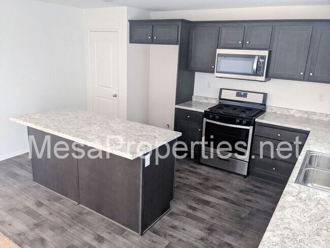 Building Photo - 14173 Mustang Cir