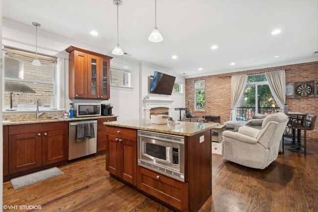 Building Photo - 2854 N Burling St