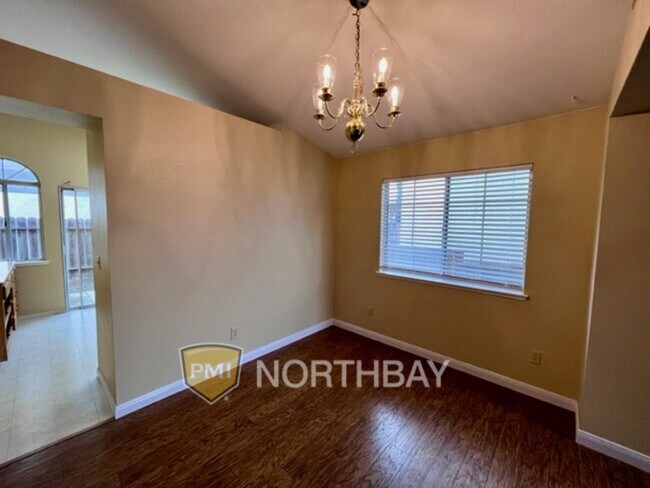 Building Photo - 1205 Silk Oak Dr
