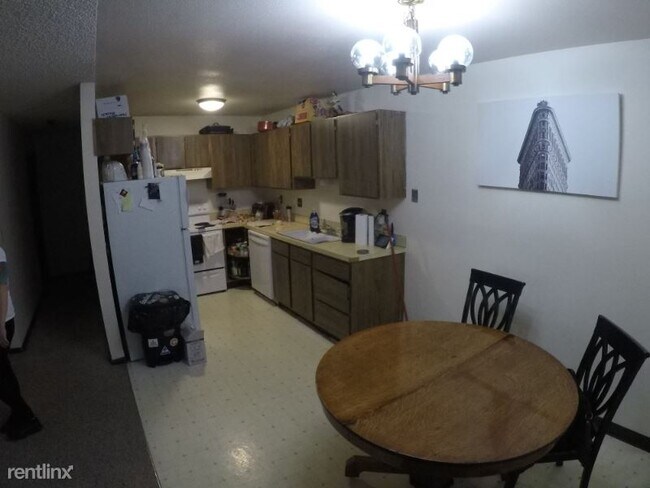 Building Photo - 3 br, 1.5 bath Apartment - 1416 Birch St