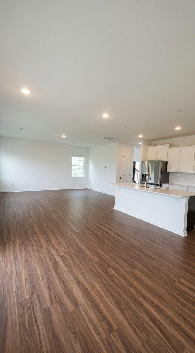 Building Photo - 5537 Hydrangea St