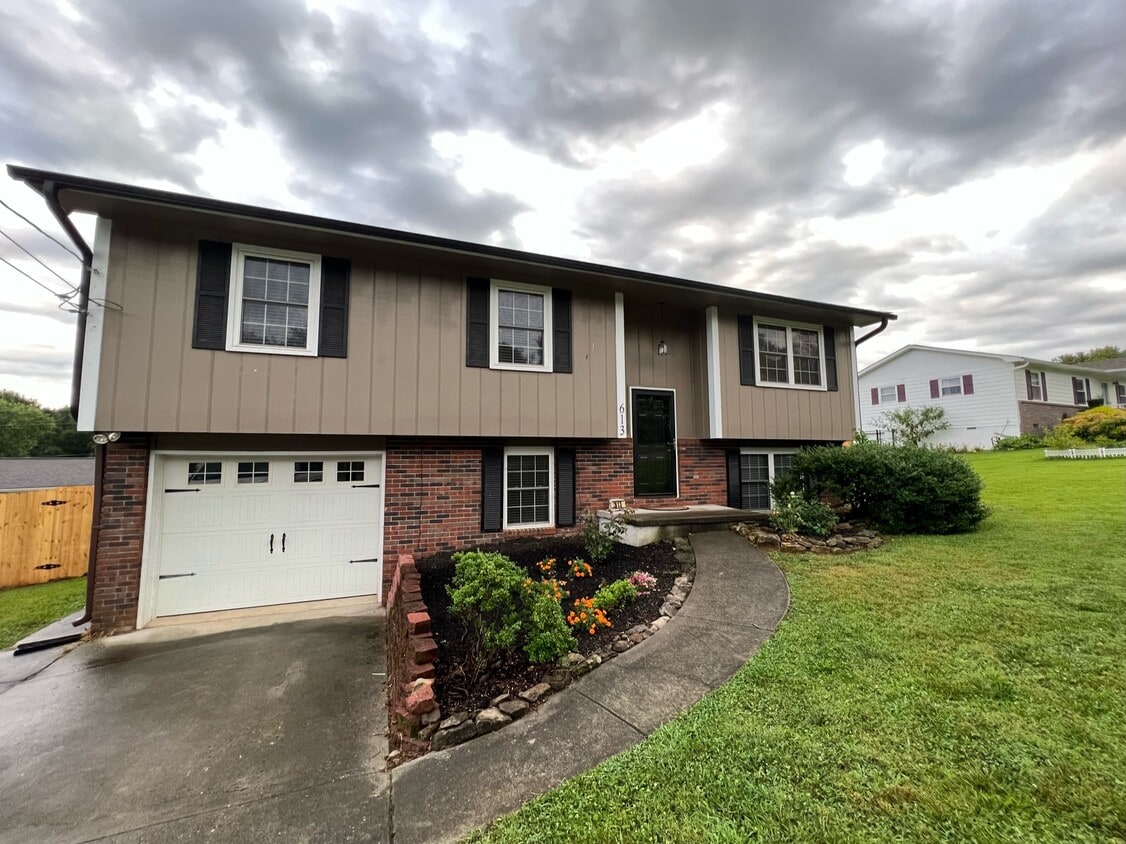 Primary Photo - 613 Arlington Dr