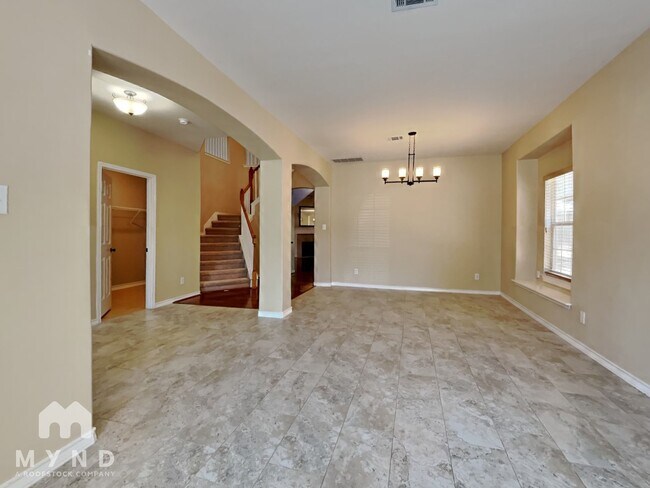 Building Photo - 1323 Brook Bluff