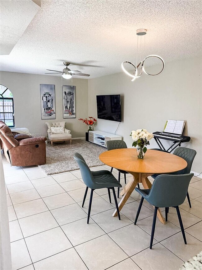 Foto del edificio - 8122 Severn Dr