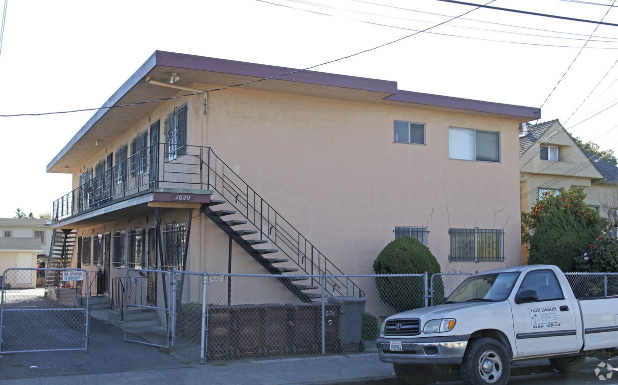Primary Photo - 1618-1620 38th Ave