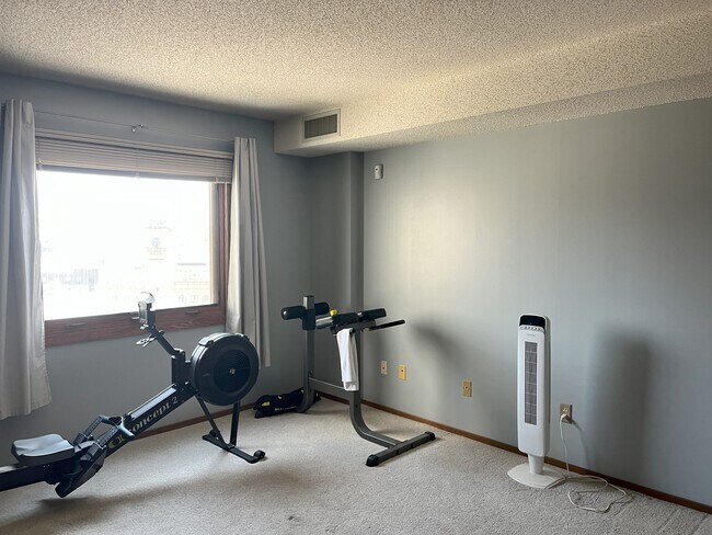 Master bedroom - 121 Washington Ave S
