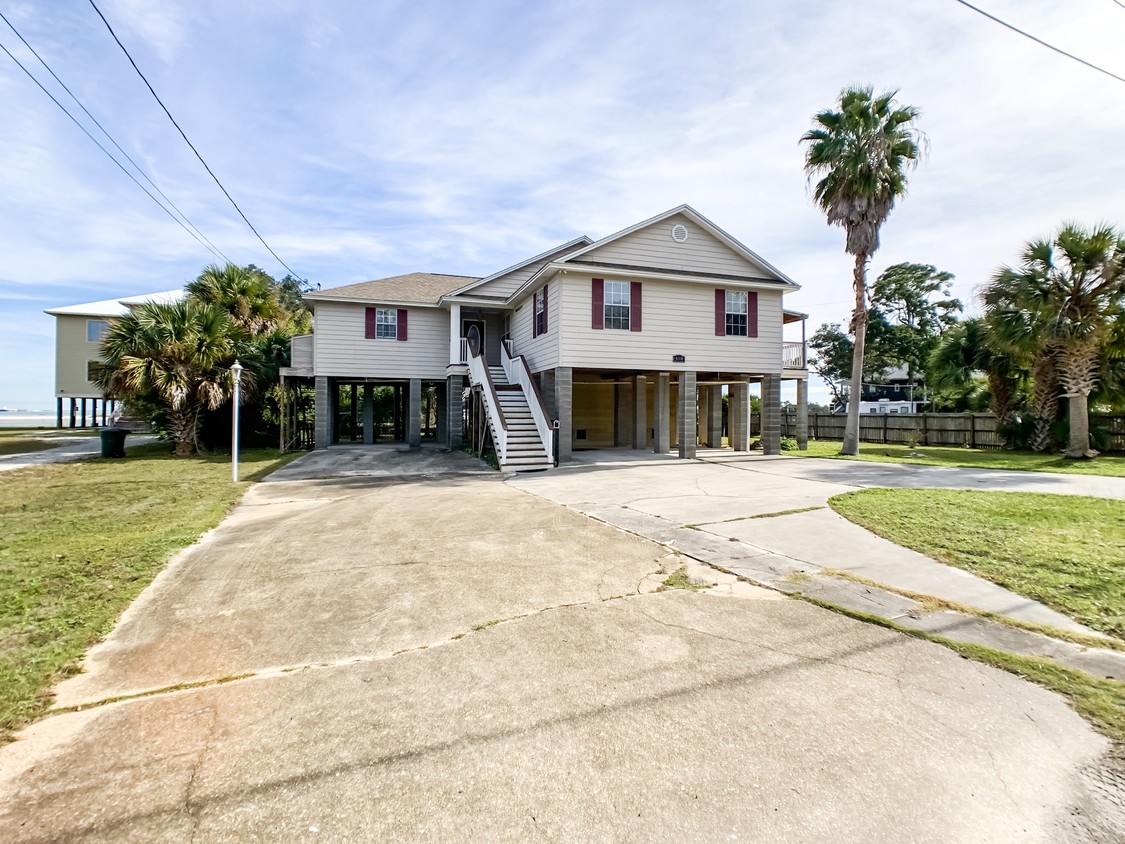Primary Photo - 610 Silvershore Dr