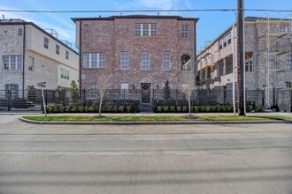 Building Photo - 2705 Maxroy St