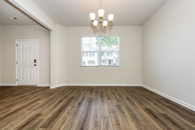Building Photo - 3573 Saratoga Cir