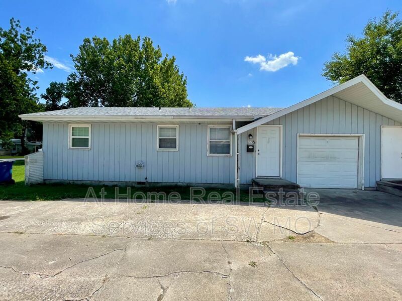 Primary Photo - 623 N Belview