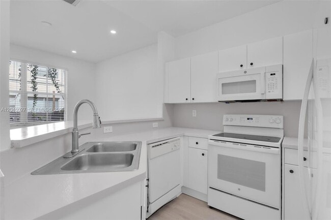 Building Photo - 8165 NW 108th Ave