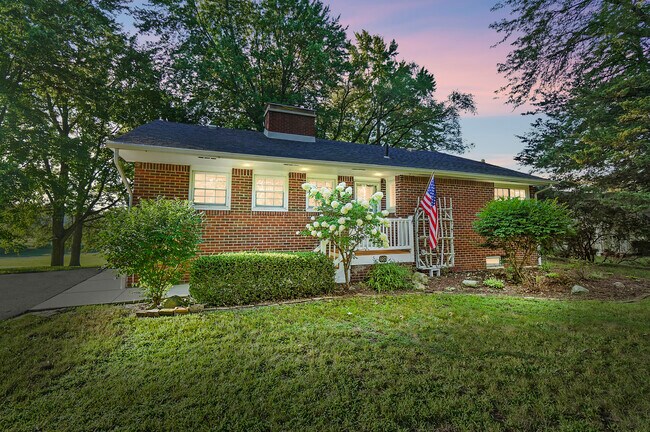 Building Photo - 883 Sand Ridge Rd