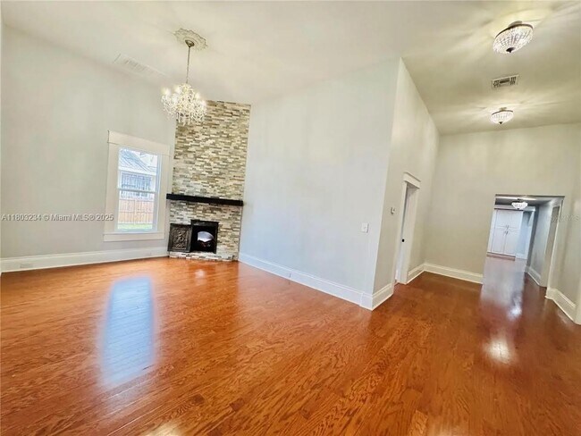 Foto del edificio - 1017 E 19th Ave