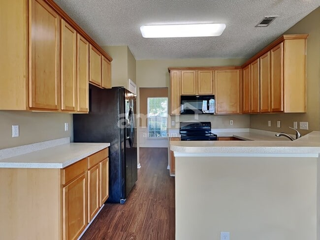 Building Photo - 5 Hessell Ct