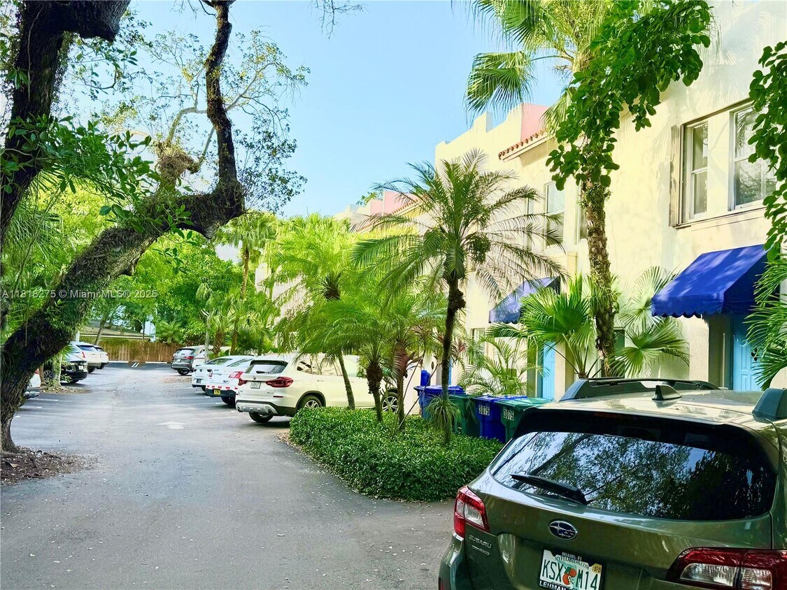 Foto principal - 3071 Center St