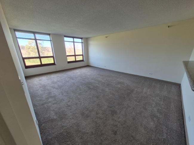 Foto del edificio - 5885 Forest View Rd