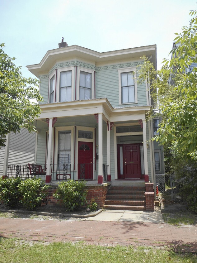 Primary Photo - 407 E Park Ave