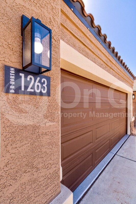 Building Photo - 1263 E Denvil Dr
