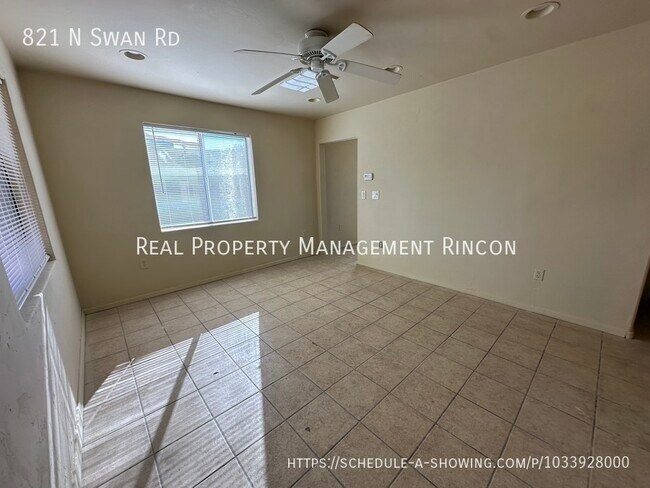 Foto del edificio - 821 N Swan Rd