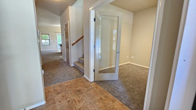 Building Photo - SPACIOUS HOME IN MERIDIAN! FLEXIBLE LEASE ...