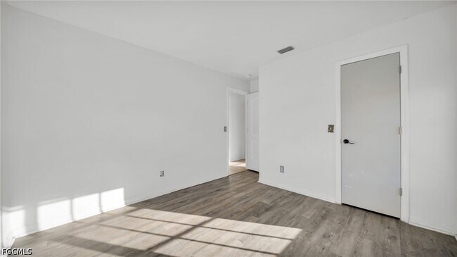 Foto del edificio - 918 Acroft Ave
