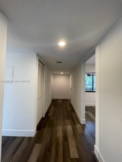 Foto del edificio - 321 Lakeview Dr