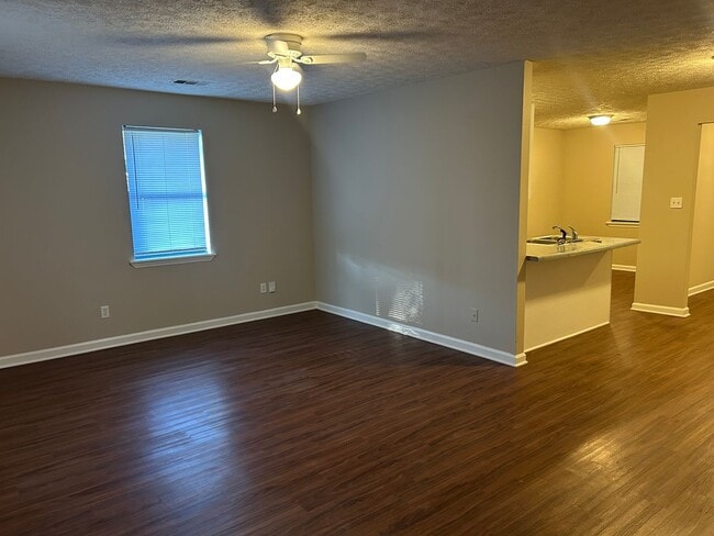 Building Photo - 1011 Wellington Dr