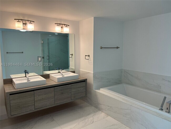 Foto del edificio - 400 Sunny Isles Blvd