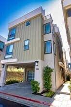Building Photo - 1625 Hampton Dr