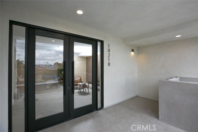 Building Photo - 10218 Fernglen Ave