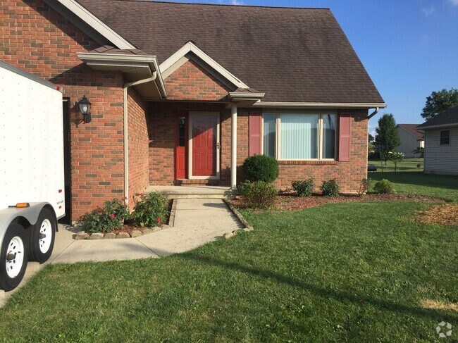 Building Photo - 579 Foxcross Dr