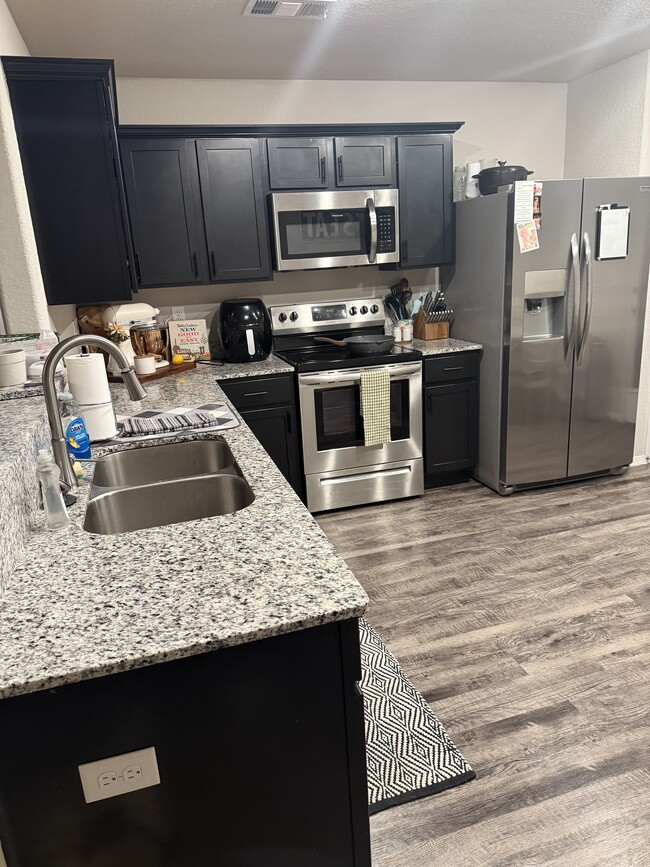 Foto del edificio - 329 Colton St