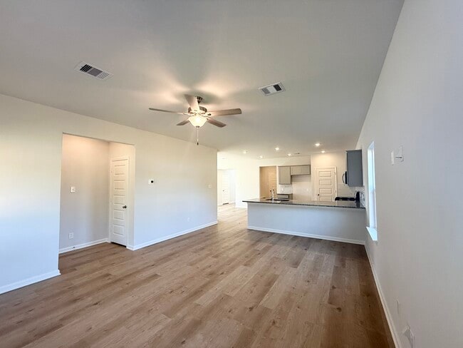 Foto del edificio - 15455 Foresail Ln