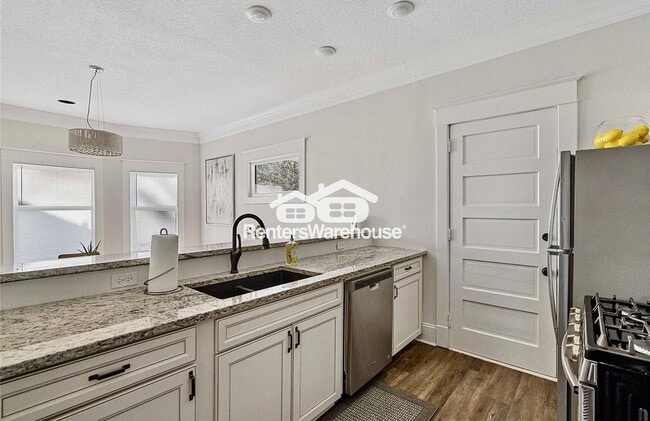 Building Photo - 544 36th St