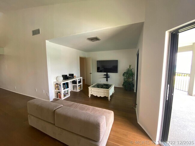 Foto del edificio - 5801 N Ocean Blvd