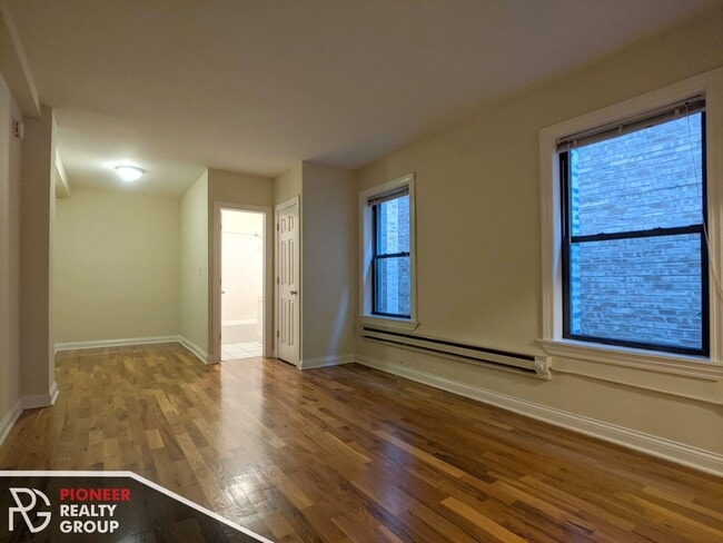 Building Photo - 1350 N Dearborn St