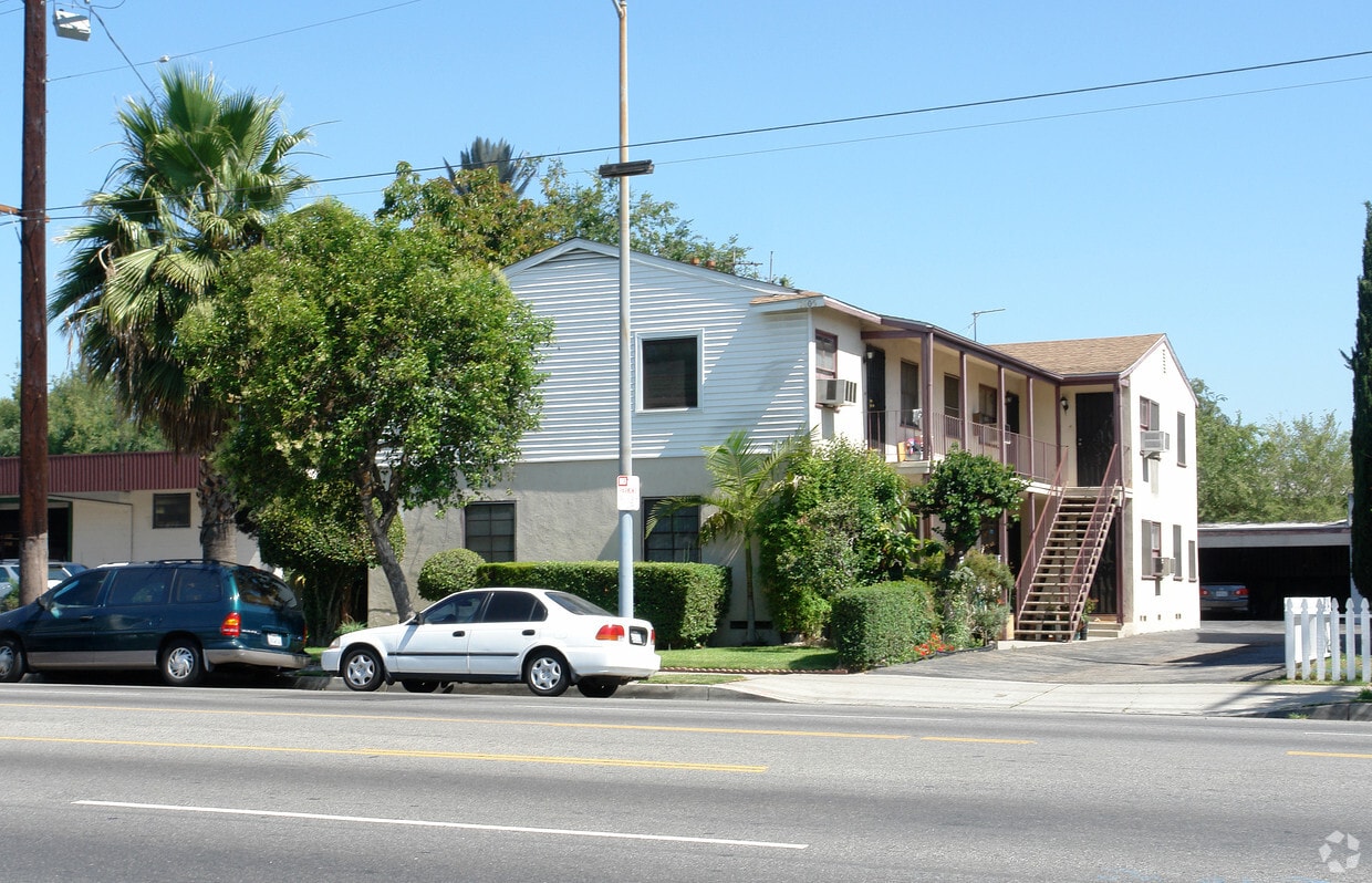 Building Photo - 12805 Vanowen St