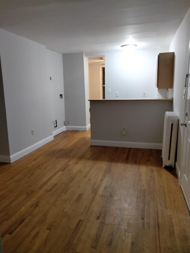 Primary Photo - 602 Grove St