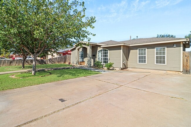 Building Photo - 914 Howard Dr