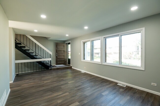 Building Photo - 5612 Santa Cruz Dr