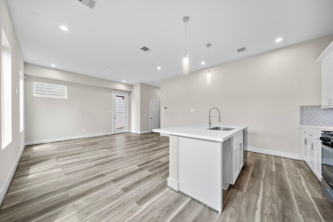 Foto del edificio - 7522 Sandle St