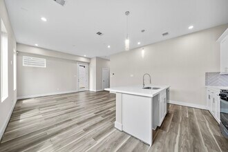 Building Photo - 7514 Sandle St