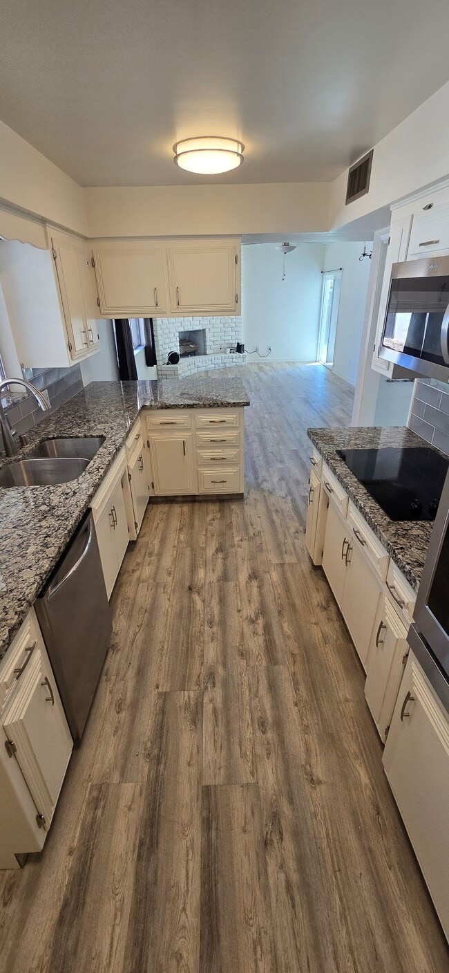 Building Photo - 6013 Poso Ct