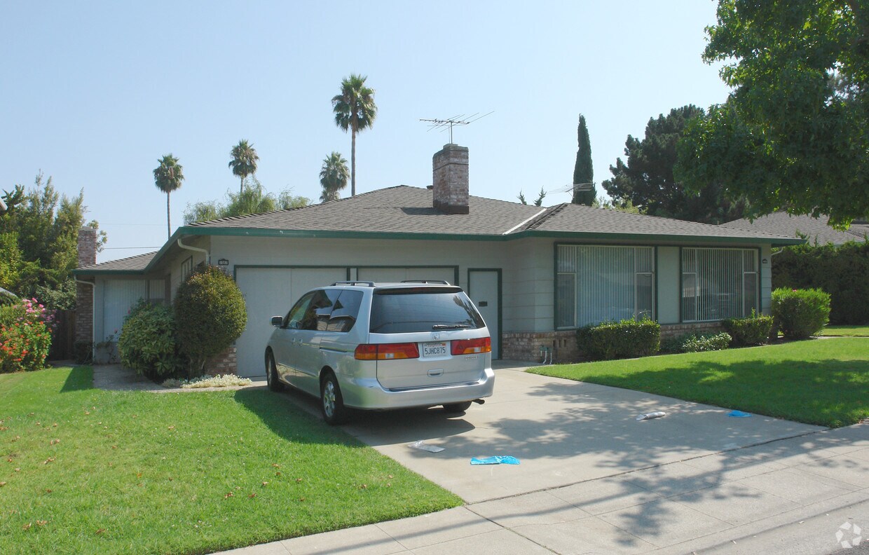 Foto principal - 1949 S Springer Rd