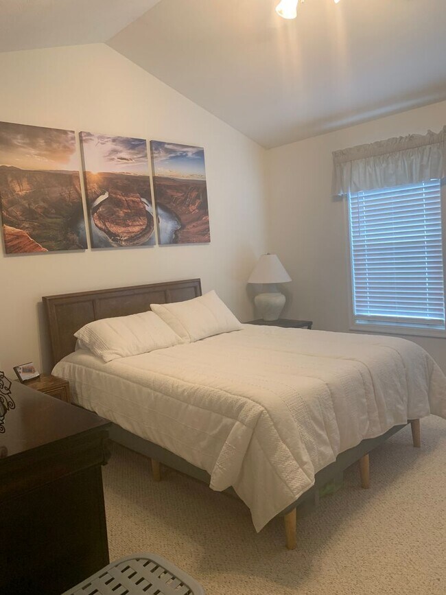 Building Photo - Townhouse for Rent in Taylor Springs