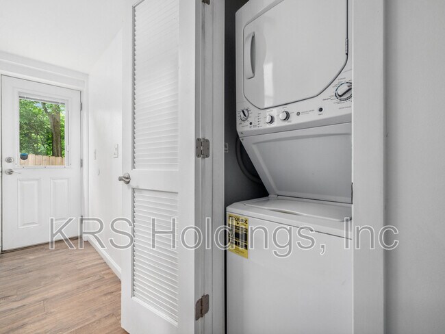 Foto del edificio - 1413 Battery Dr