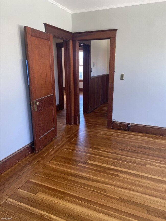 Foto del edificio - 3 br, 1 bath Duplex - 14 Slater Ave